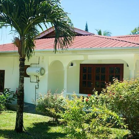 Hotel Ogumka, Self Catering , Beoliere, Mahe à Victoria Extérieur photo