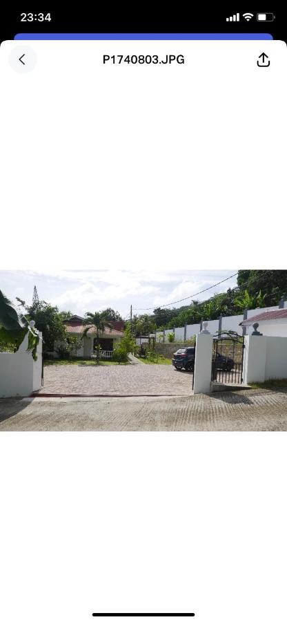 Hotel Ogumka, Self Catering , Beoliere, Mahe à Victoria Extérieur photo