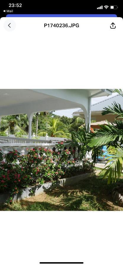 Hotel Ogumka, Self Catering , Beoliere, Mahe à Victoria Extérieur photo