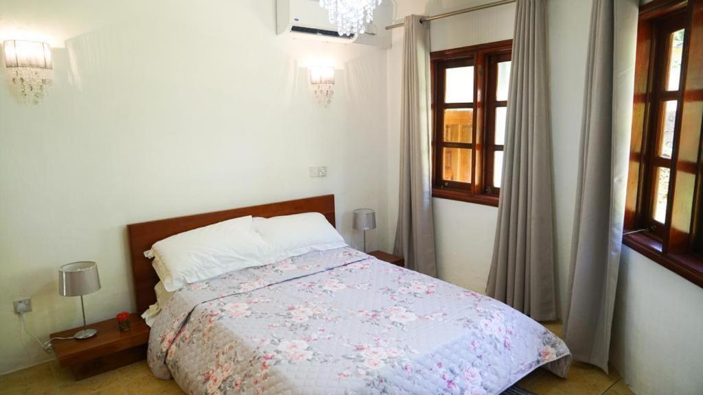 Hotel Ogumka, Self Catering , Beoliere, Mahe à Victoria Extérieur photo