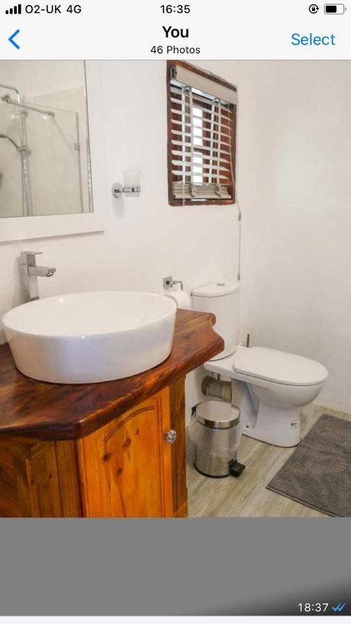Hotel Ogumka, Self Catering , Beoliere, Mahe à Victoria Extérieur photo
