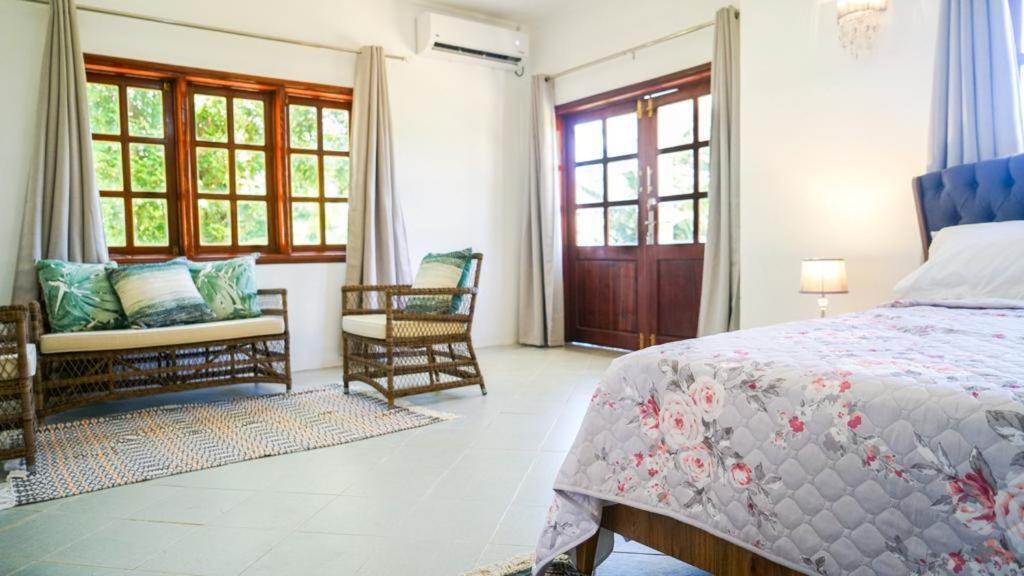Hotel Ogumka, Self Catering , Beoliere, Mahe à Victoria Extérieur photo