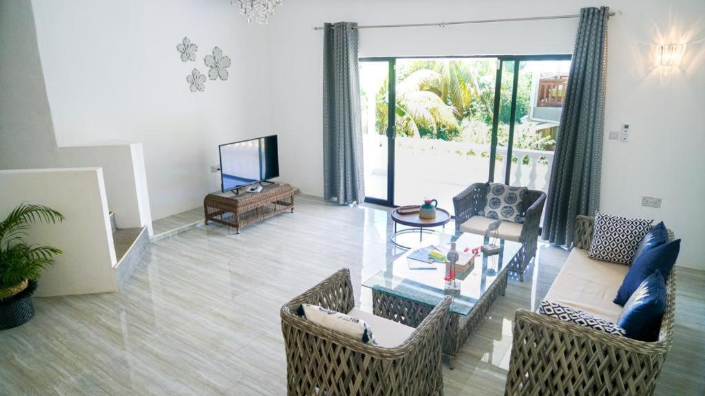Hotel Ogumka, Self Catering , Beoliere, Mahe à Victoria Extérieur photo