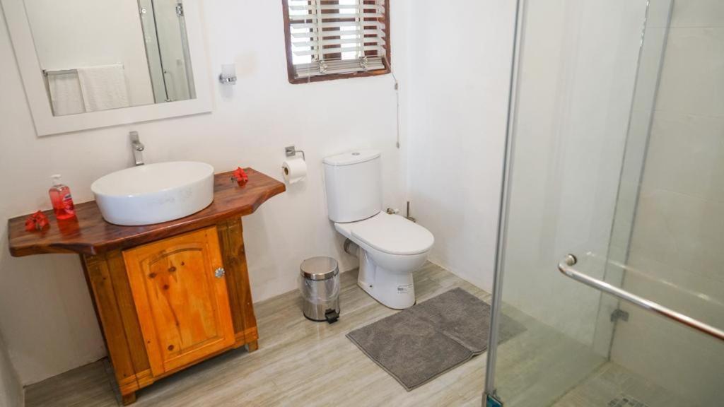 Hotel Ogumka, Self Catering , Beoliere, Mahe à Victoria Extérieur photo