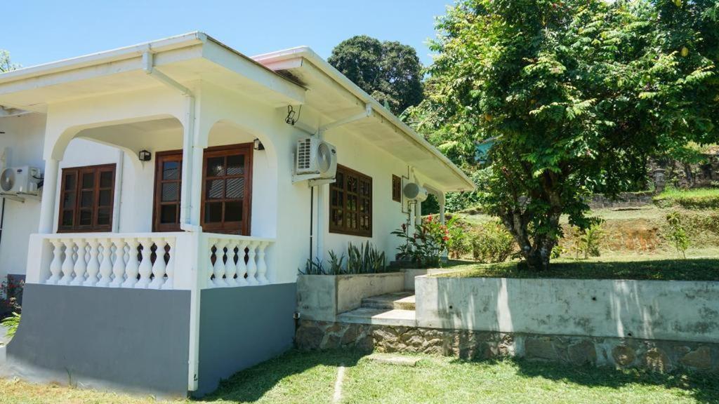 Hotel Ogumka, Self Catering , Beoliere, Mahe à Victoria Extérieur photo