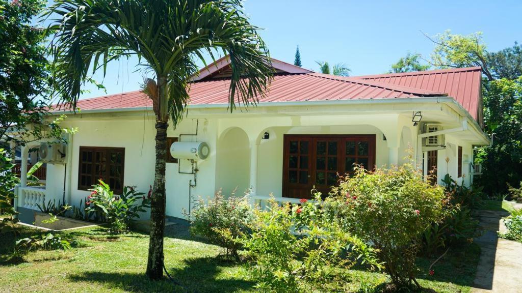 Hotel Ogumka, Self Catering , Beoliere, Mahe à Victoria Extérieur photo